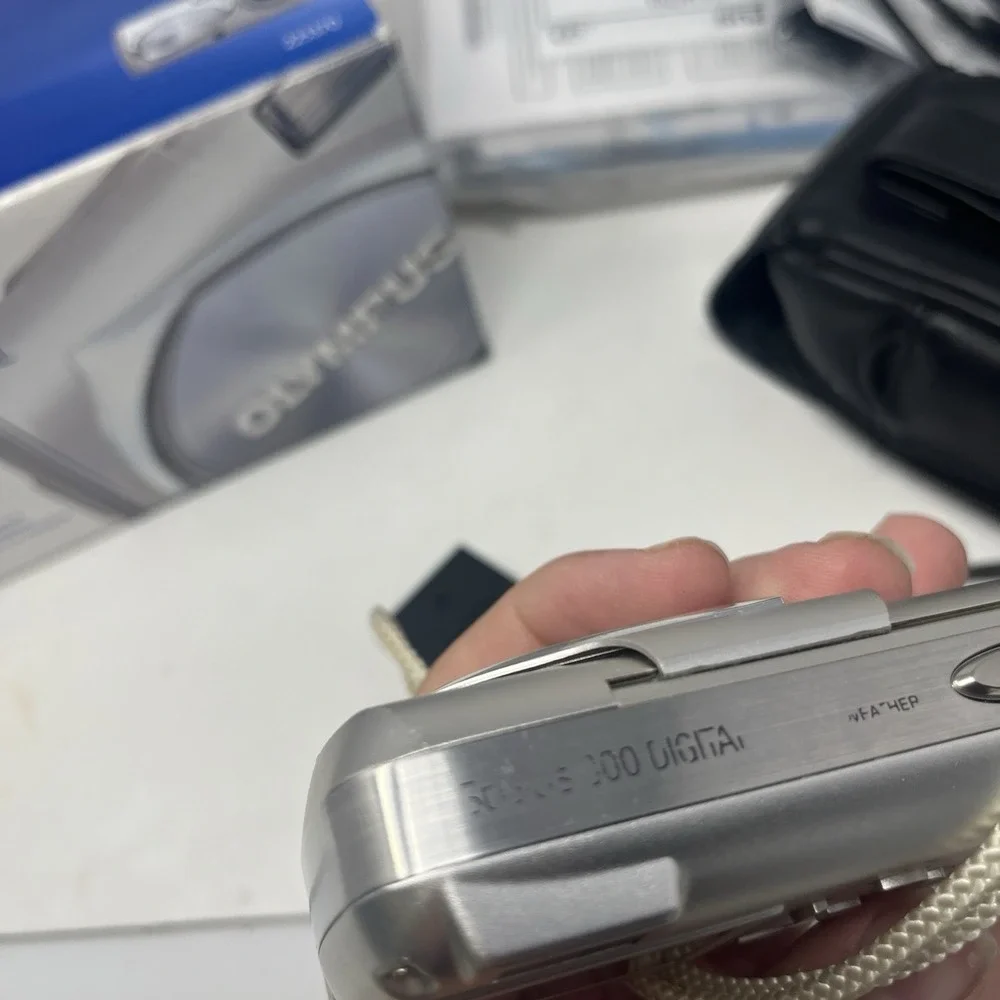 Olympus Stylus 300 Digital Camera 3.2MP, 1.5